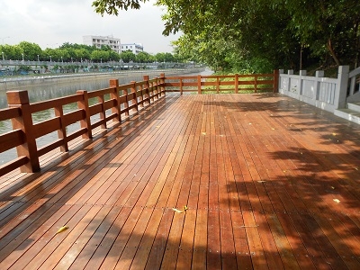 深圳洪湖公園菠蘿格地板